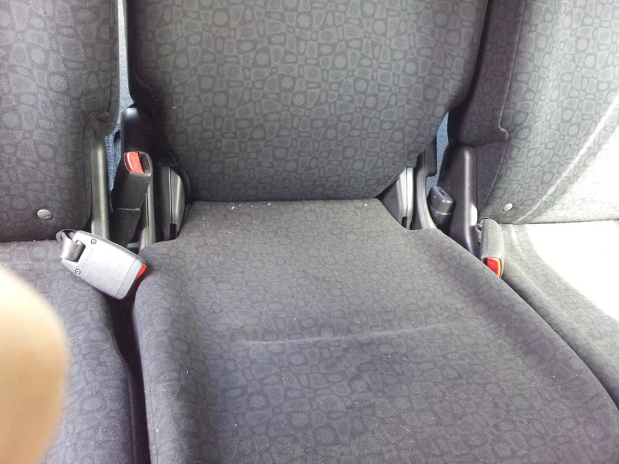 Honda FRV I-VTEC SE seat-belt-anchor